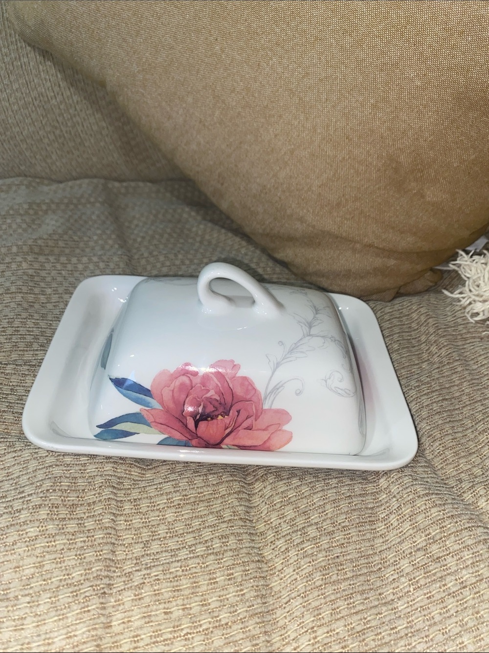 💐NWT Martha Stewart Porcelain Floral Butter Dish with Pink Rose Design